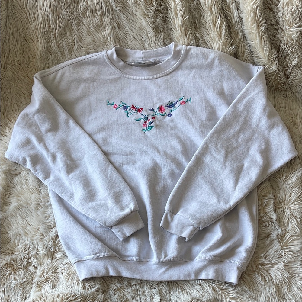 Northern Reflections White Sweater with Floral Embroidery